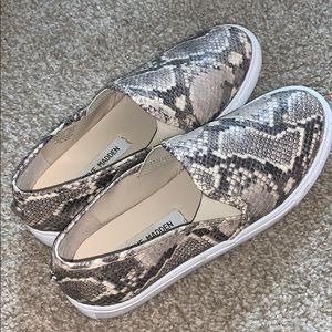 Steve Madden Snake Print shoes